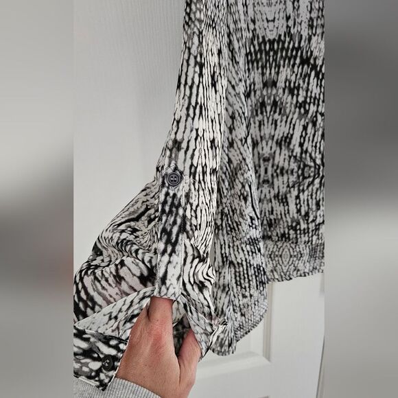 Kenneth Cole Reaction  Patterned Blouse - Picture 5 of 5